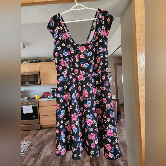 Torrid Floral Cross-Back Dress - Picture 1 of 3